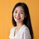 문화 해설가 박 지우의 미소 짓는 전문적인 사진